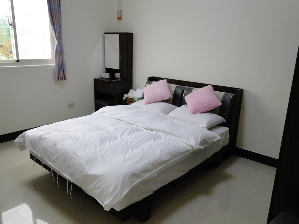 成功民宿 Km Bed And Breakfast Csinhu Szoba fotó